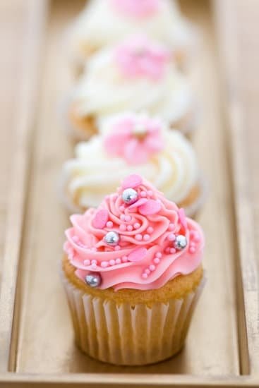 Edible Cake Decorations 1 Colorful and delicious edible cake decorations for all occasions