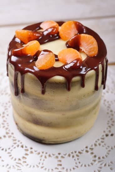 How To Make Frosting to Decorate a Cake: Step-by-step Tutorial with Pro Tips