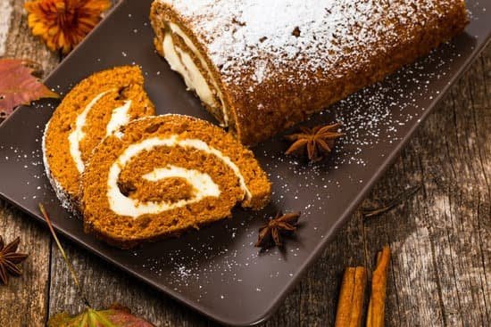 How to make a cake and decorate it with frosting and toppings for a delicious treat