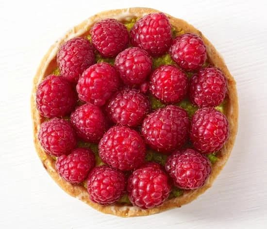 Candy for decorating cakes: colorful and sweet edible accents to elevate your cake design