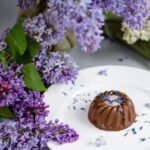 Step-by-step guide on how to decorate Christmas cake with icing and edible decorations