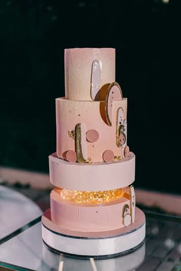 How To Decorate Cake Without Tools: Simple frosting swirls and hand-drawn designs