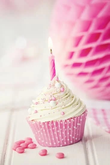 Daisy Cake Decorations 1 Vibrant daisy cake decorations add a burst of color and whimsy to any sweet treat