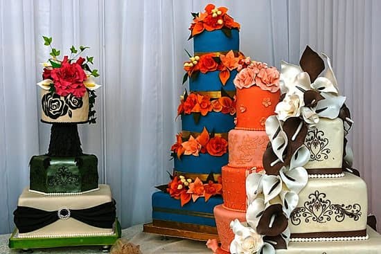 Step-by-step guide on how to make fondant cake decorations: A beginner's tutorial