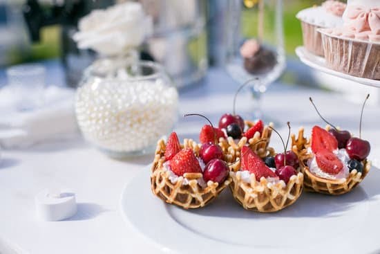 Create stunning chocolate decorations for cakes. Detailed step-by-step guide on how to make chocolate decorations for cakes