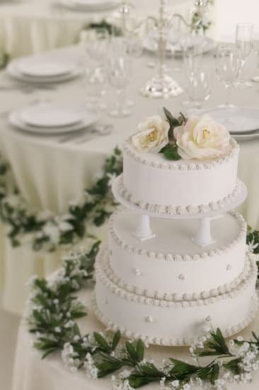 Best Icing for Cake Decorating 3 Explore the Best Icing for Cake Decorating - Perfect for Creating Beautiful Designs