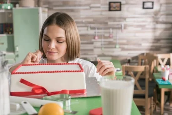 Creative cake decorating ideas: How should I decorate my cake