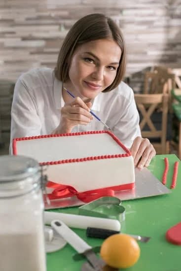 how long does it take to decorate a cake