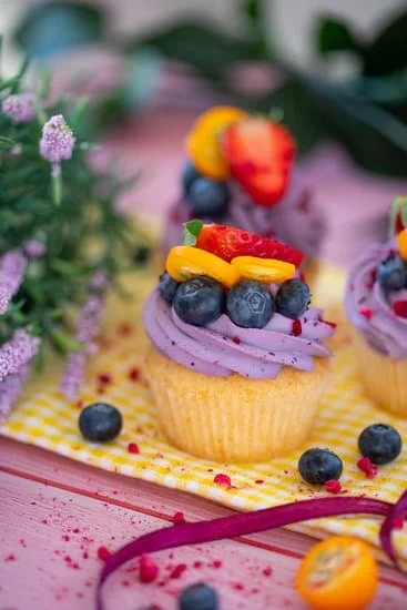 Fall-themed cake designs featuring colorful leaves, pumpkins, and cozy decor ideas for any autumn celebration