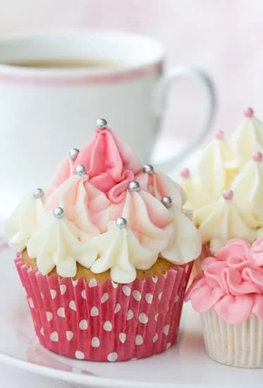 Creative Cake Decorating Ideas: Learn Techniques & Designs