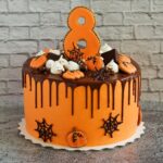 Gorgeous floral and figurine decoration for cakes, perfect for any celebration