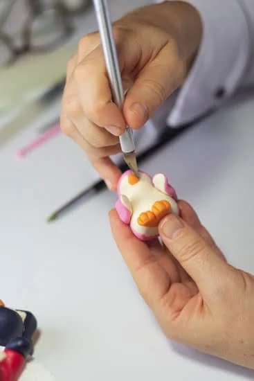 How to Decorate a Cake for Christmas 5 How to Decorate a Christmas Cake with Festive Designs and Colors