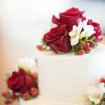 Step-by-step guide on how to thaw frozen cake for decorating