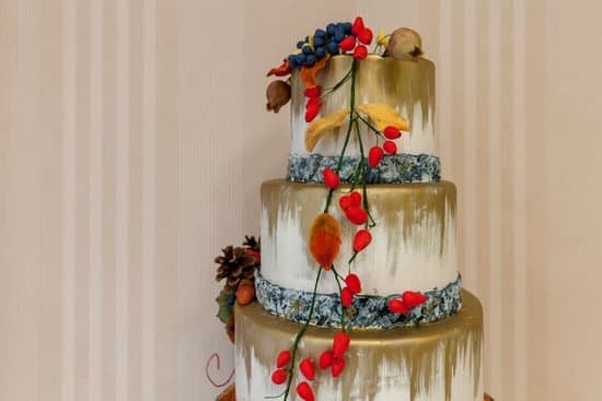 Carrot Cake Decor Ideas 1 Carrot cake decorated with fondant carrots and cream cheese frosting for a creative twist