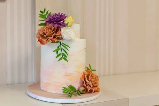 How to Make Cake Decorating Frosting: Creamy vanilla buttercream for perfect cake decorations