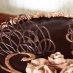 Cake Decorating Turning Table Rotating cake decorating turntable, ideal for smooth icing and precise decorating