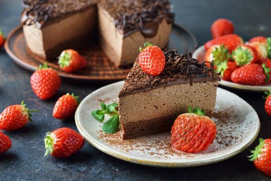 Can Whipped Cream Be Used for Cake Decorating 1 Whipped cream can be used to create beautiful designs and decorations on cakes