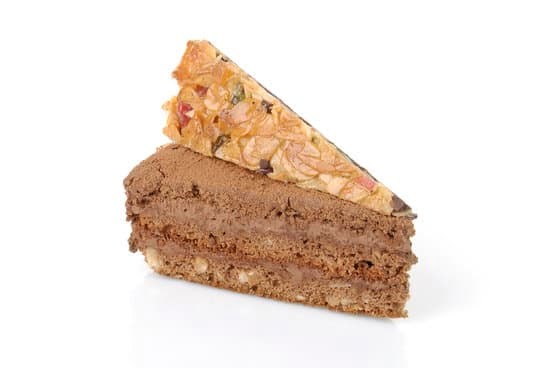 How to Decorate a Football Field Cake 1 How to decorate a football field cake with green icing, goal posts, and mini footballs