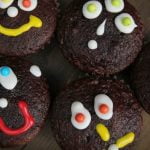 How to Decorate Small Cakes Step-by-step guide for beautiful designs using minimal space