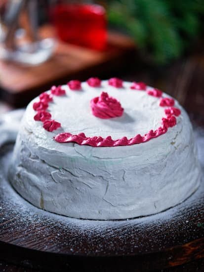 How to Decorate a Three Tier Cake 1 step-by-step icing and piping instructions for a stunning dessert centerpiece