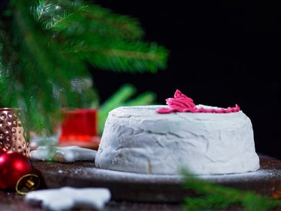 How to make cake decorations with royal icing, perfect for any occasion