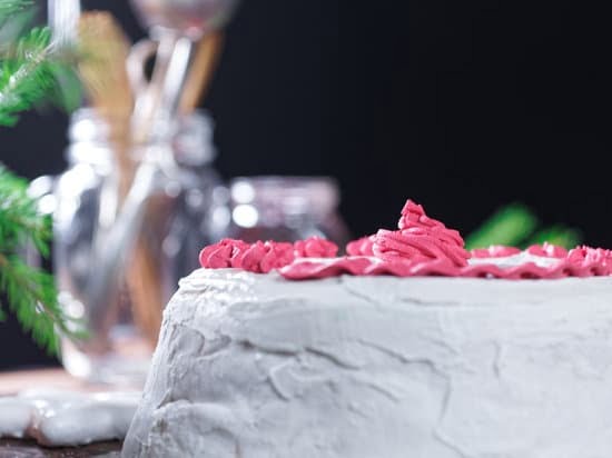 Step-by-step guide on how to decorate a red velvet cake for a birthday celebration