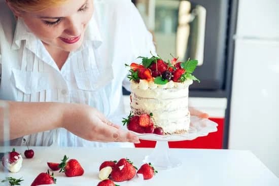 How to Decorate a Coffee Cake 1 How to decorate a coffee cake with sugared fruit and drizzled icing for a sweet finishing touch