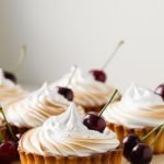 How to Decorate a Cake With Piping Tips How to decorate a cake with piping tips