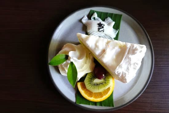 How to Decorate a Cake With Icing Sugar 3 How to decorate a cake with icing sugar for a stunning finish