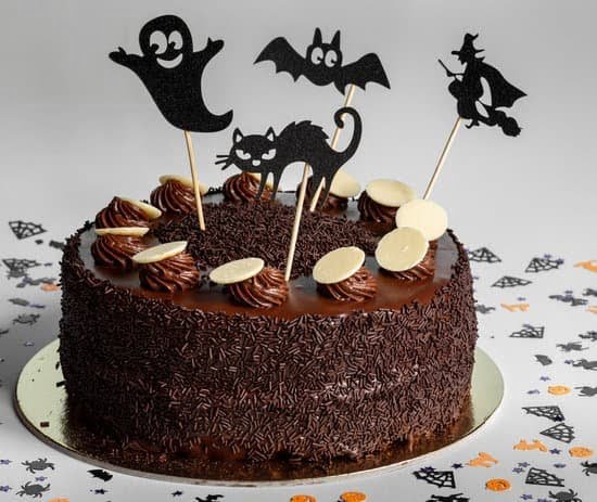 A step-by-step tutorial for creating a magical dessert masterpiece