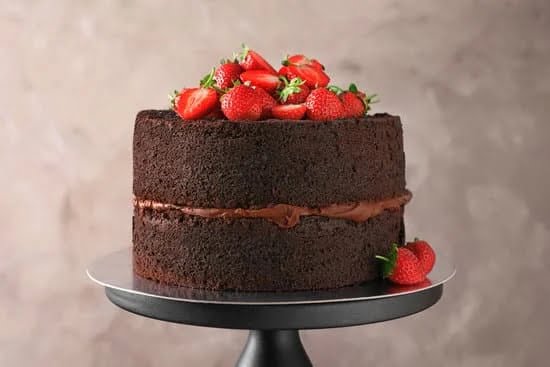 How to Decorate a Plain Cake 1 How to decorate a plain cake with buttercream flowers and edible glitter for extra flair