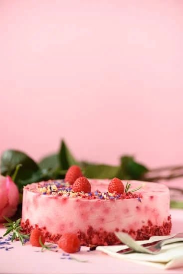 How to Decorate a Cake With Rose Swirls 5 Step-by-step guide on how to decorate a cake with beautiful rose swirls