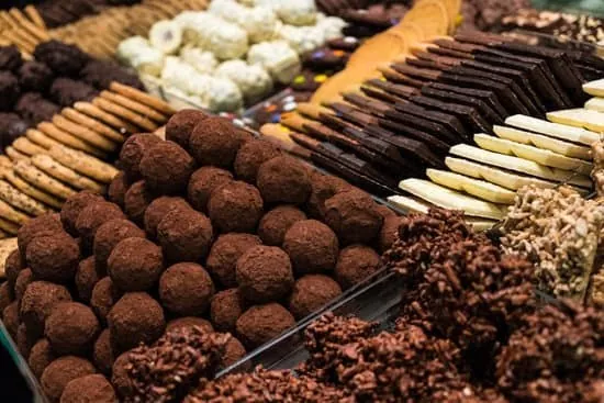 How to Easily Decorate a Cake 1 How to easily decorate a cake in 5 simple steps