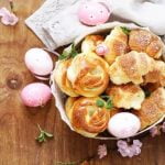 How to Decorate a Cake With Fresh Strawberries Step-by-step guide to creating a stunning berry-topped dessert