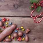 How to Decorate a Dome Cake How to Decorate a Dome Cake with Frosting and Edible Flowers