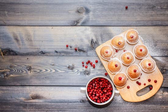 How to Decorate Your First Cake 1 step-by-step guide for beginners