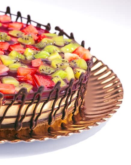 How to Decorate a Cake With Royal Icing for Beginners 5 Beginner's Guide