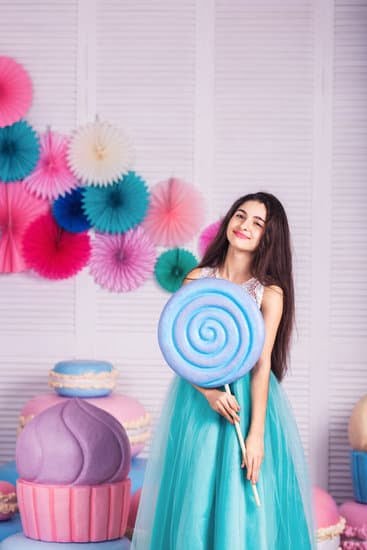 How to Decorate a Cake With a Spoon 1 how to decorate a cake with a spoon for beautiful and easy frosting designs