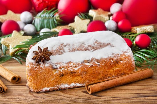 How to Decorate Swiss Roll Cake 1 Step-by-step guide on how to decorate Swiss roll cake with icing and fresh berries