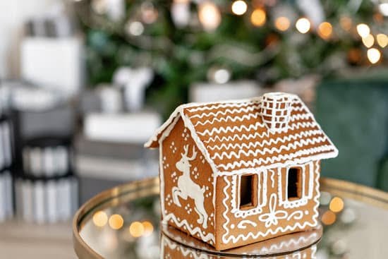 How to Decorate a Cake With Icing Sugar for Beginners 1 Beginner-Friendly Tips & Techniques