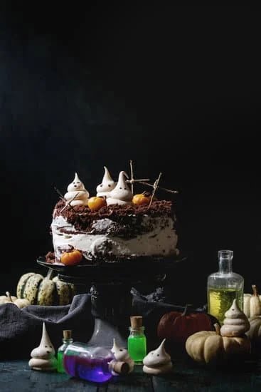 How to Decorate a Cake With Melted Chocolate 1 Step-by-step guide to creating chocolate drizzle designs