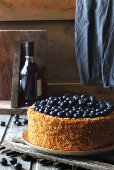 How to Decorate a Tiered Cake 5 step-by-step guide to creating beautiful, multi-layered dessert masterpiece