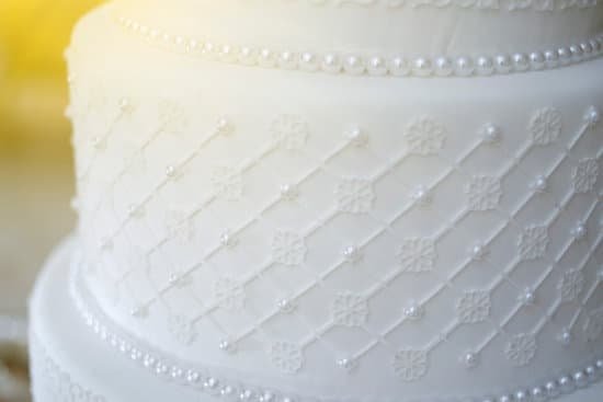 How to Decorate a Cake With Berries 1 Fresh berry cake garnish in easy steps