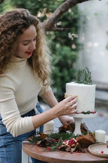 Step-by-step guide for a deliciously decorated cake