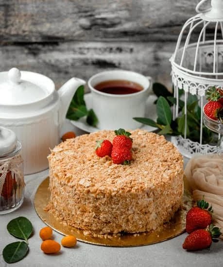 Step-by-step guide to creating stunning striped designs on cakes