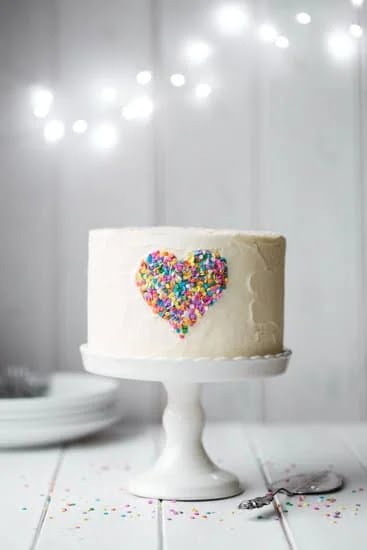 How to Decorate Cake With Powdered Sugar 1 Step-by-step tutorial for a beautifully dusted confection