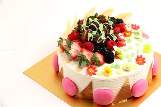 Step-by-step guide decorating Chocolate Cake at home - How to Decorate Chocolate Cake at Home
