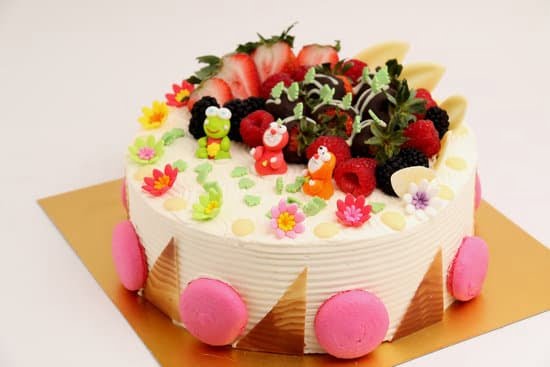 How to Make a Weed Decorated Cake 1 How to make a weed decorated cake - Step by step guide for cannabis-infused baking