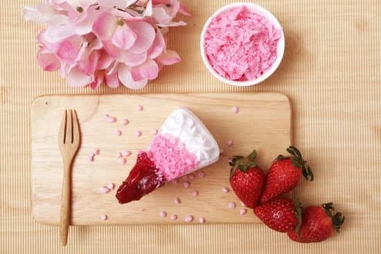 How to Decorate Smash Cake 1 colorful frosting, sprinkles, and fun edible toppers for a festive touch