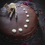 How to Decorate a Cake With Buttercream Flowers How to Decorate a Cake with Buttercream Flowers - Step-by-step Guide